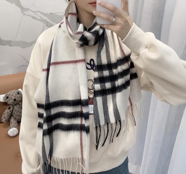 BURBERRY Scarf-232